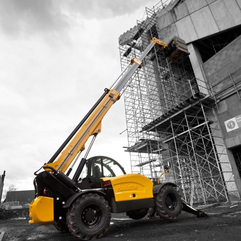 8K 45’ Telehandlers w/ Outriggers