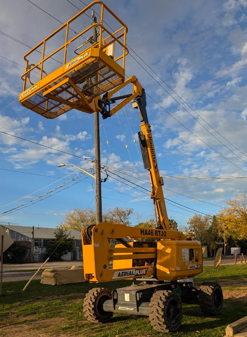 Articulating boom lift