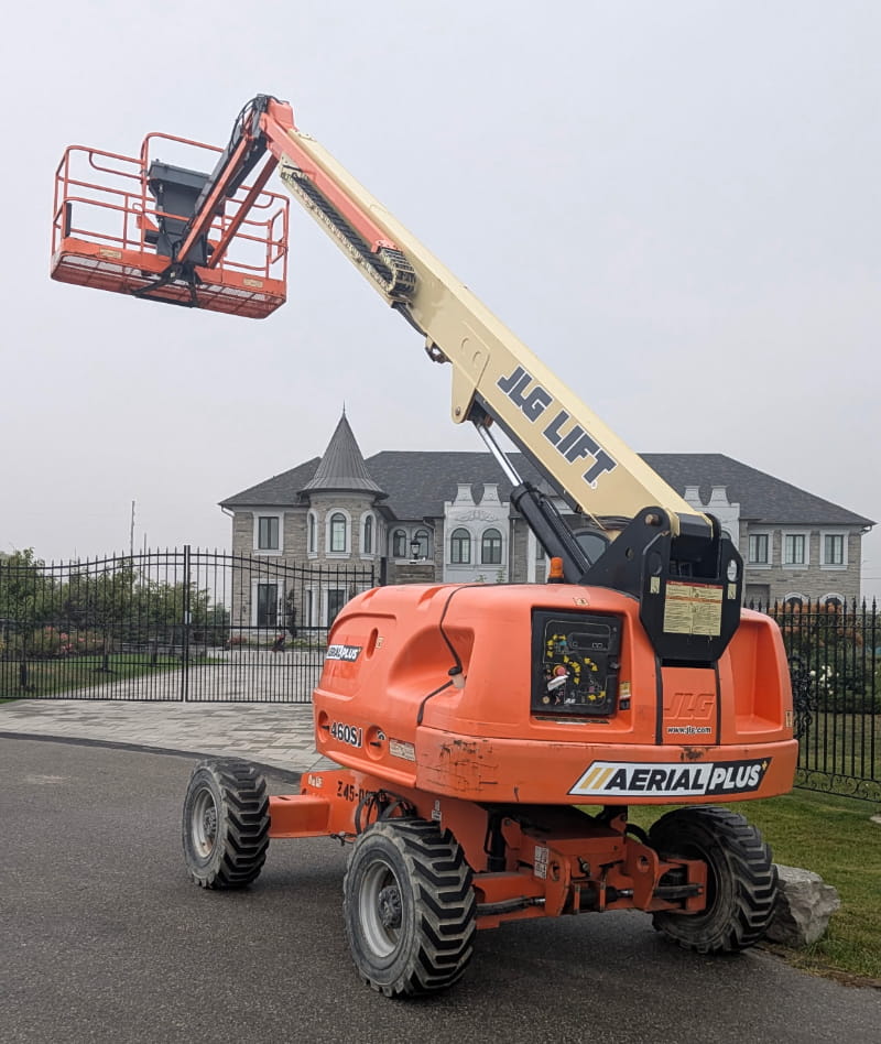 Rough terrain boom lift