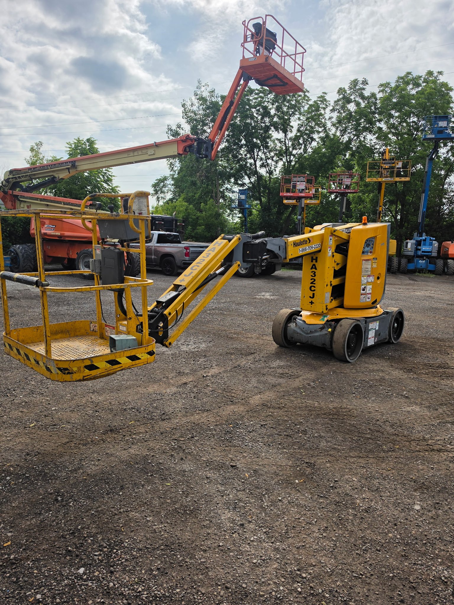 2011 Haulotte HA32CJ+ Articulating Boom-05