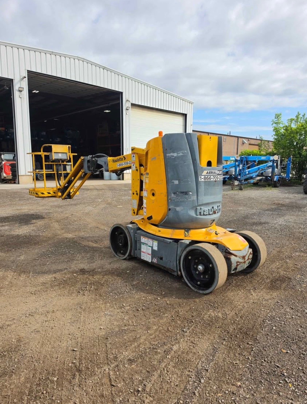 2011 Haulotte HA32CJ+ Articulating Boom-03