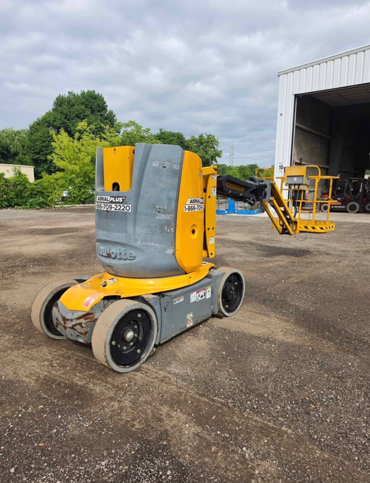 2011 Haulotte HA32CJ+ Articulating Boom-02