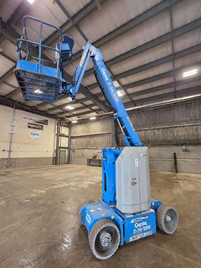 Boom lift on level ground